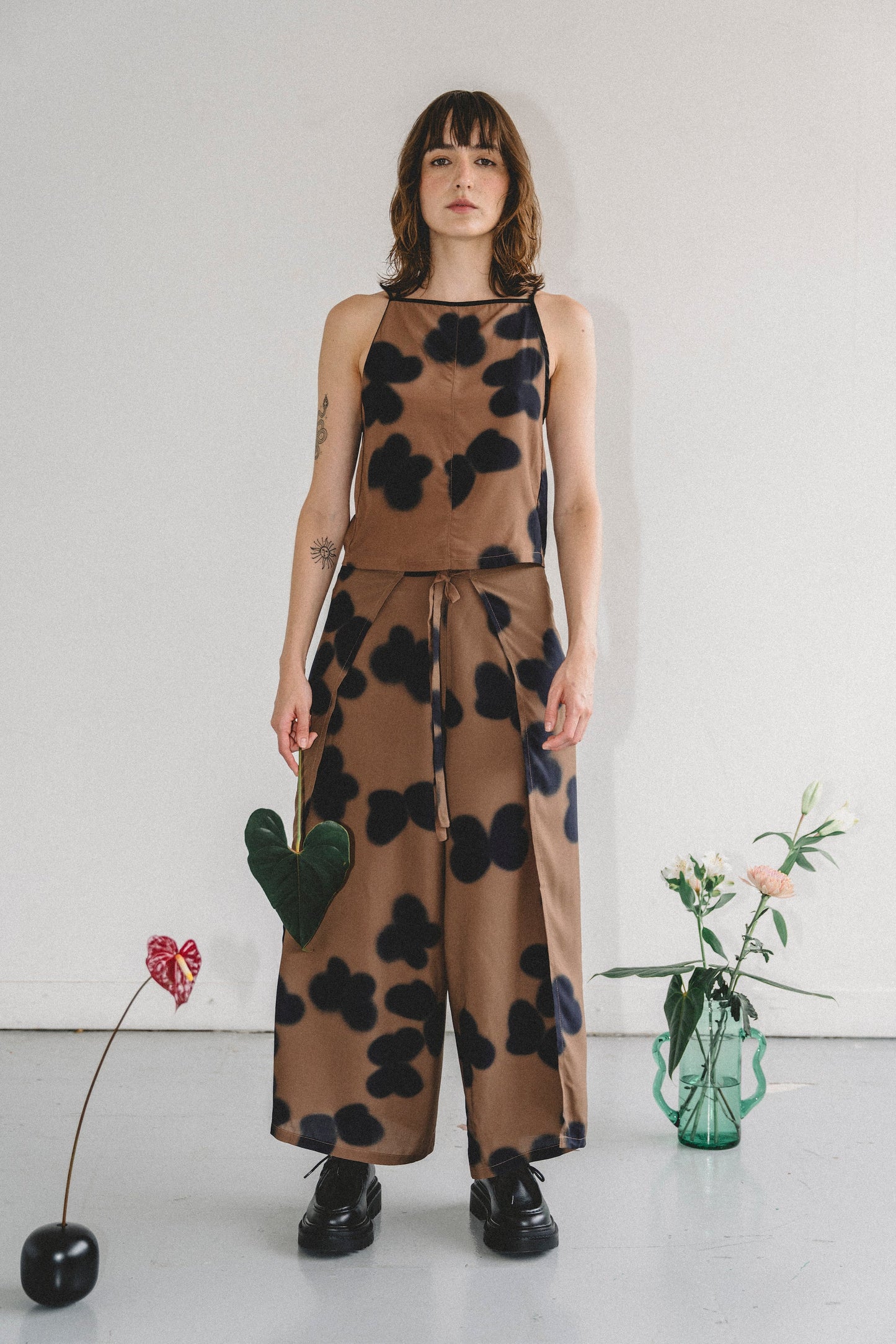 BROWN SHADOWS top