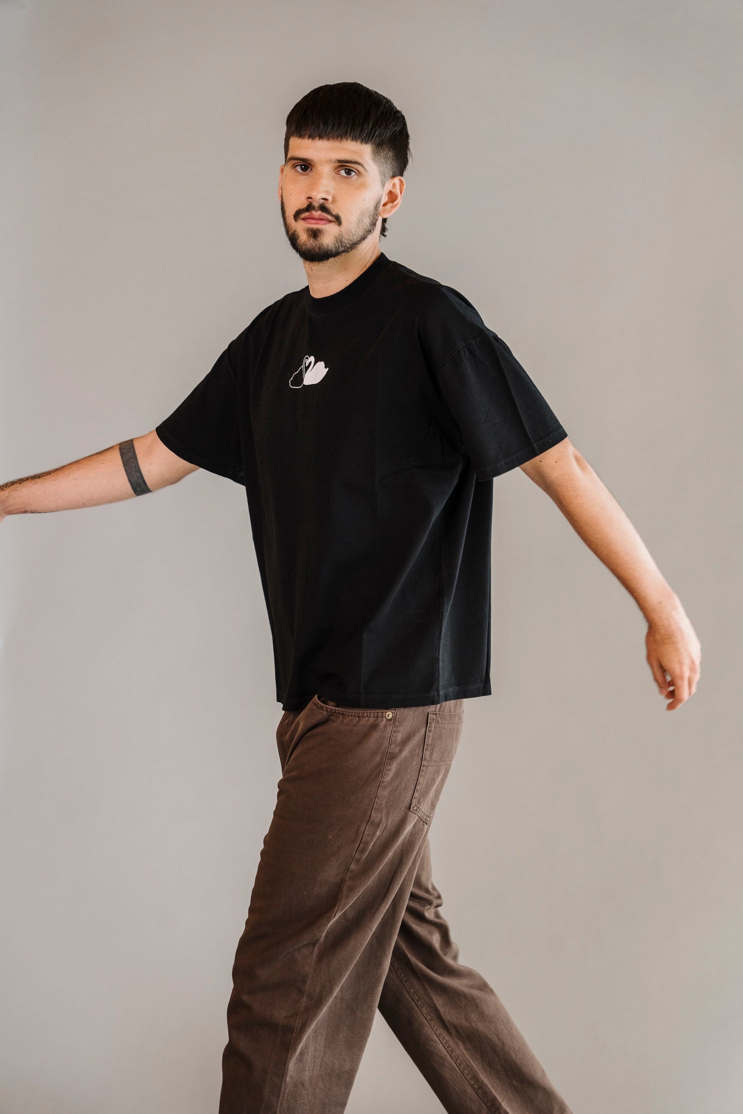 SWANS IN LOVE Unisex T-shirt