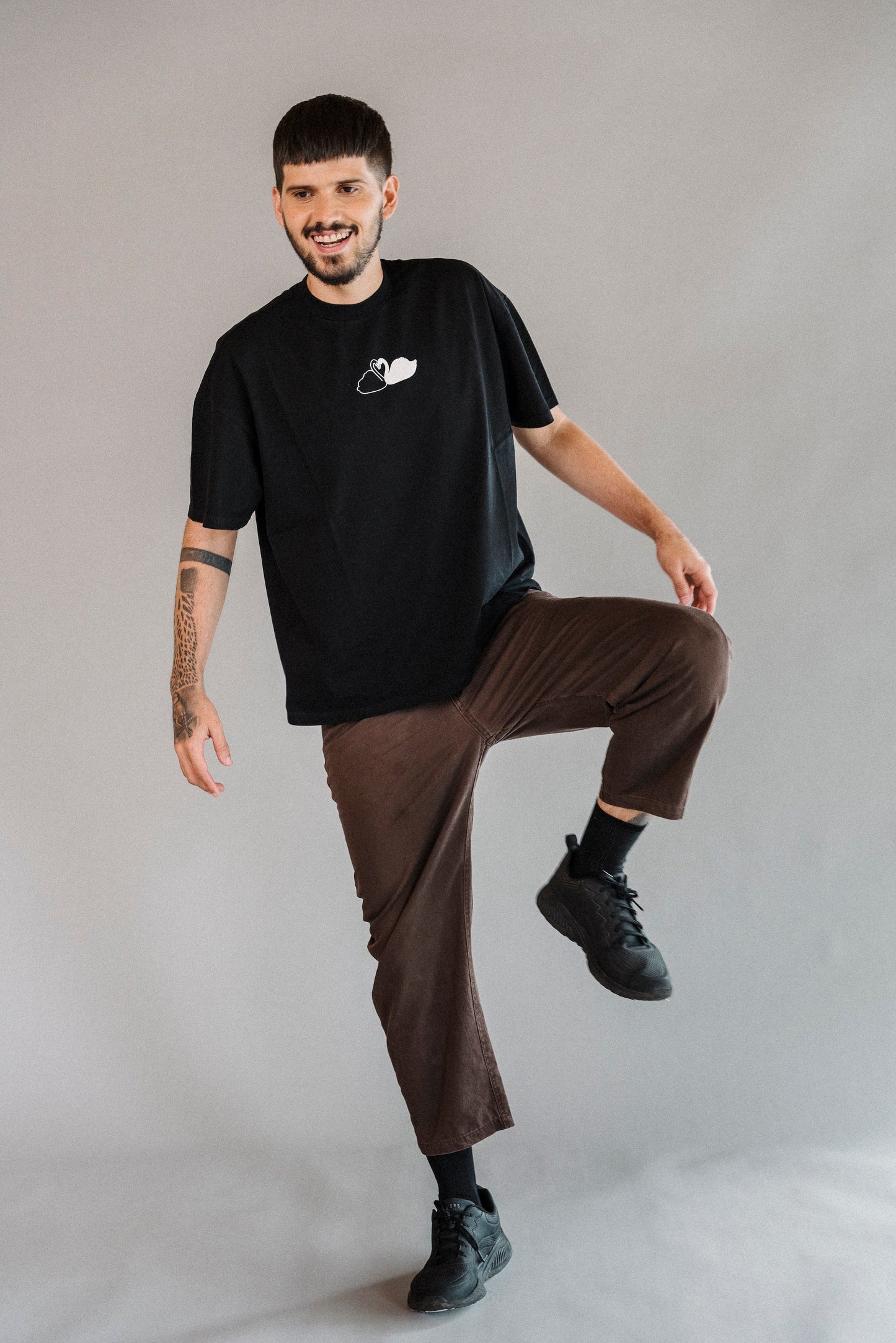 SWANS IN LOVE Unisex T-shirt