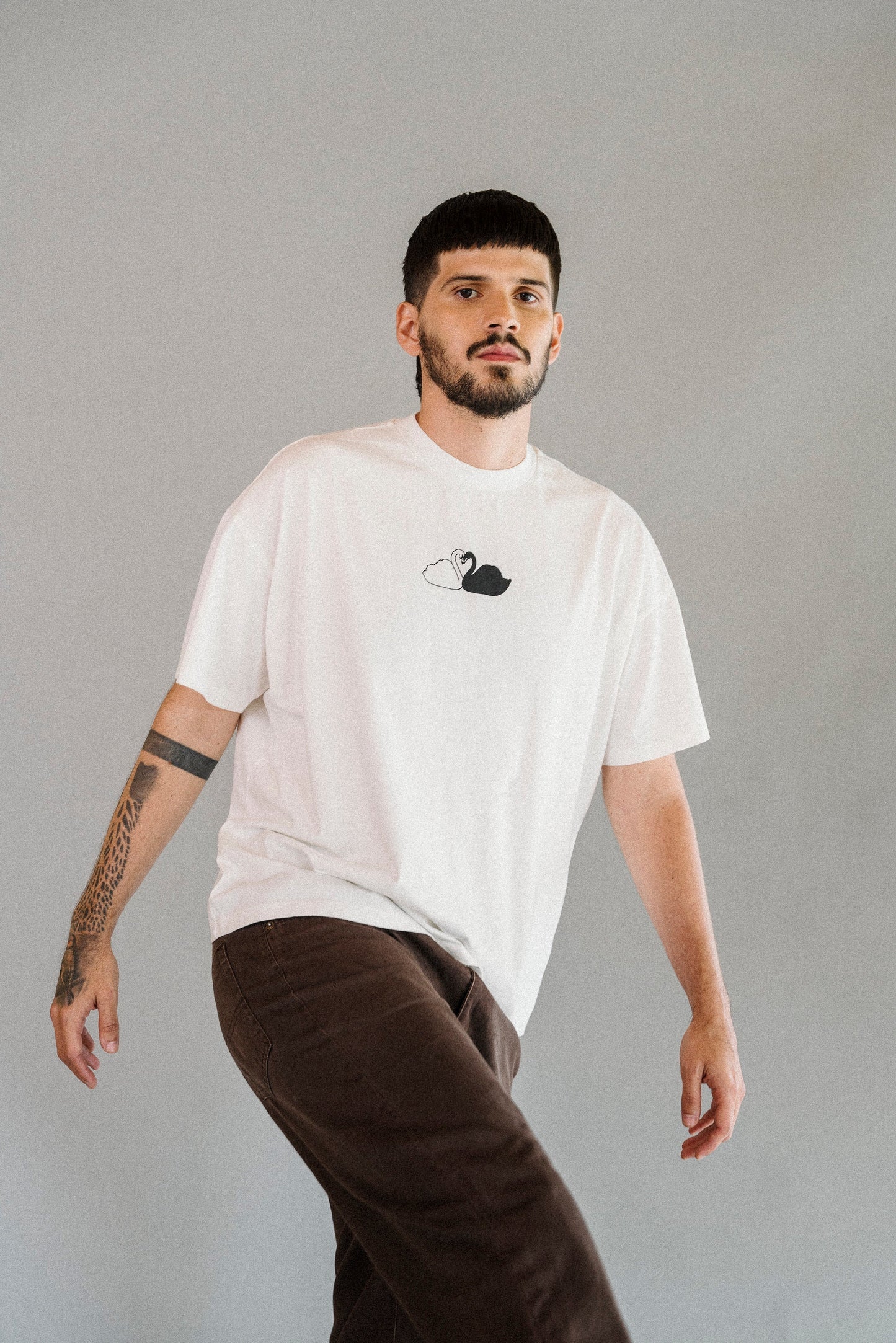 SWANS IN LOVE Unisex T-shirt