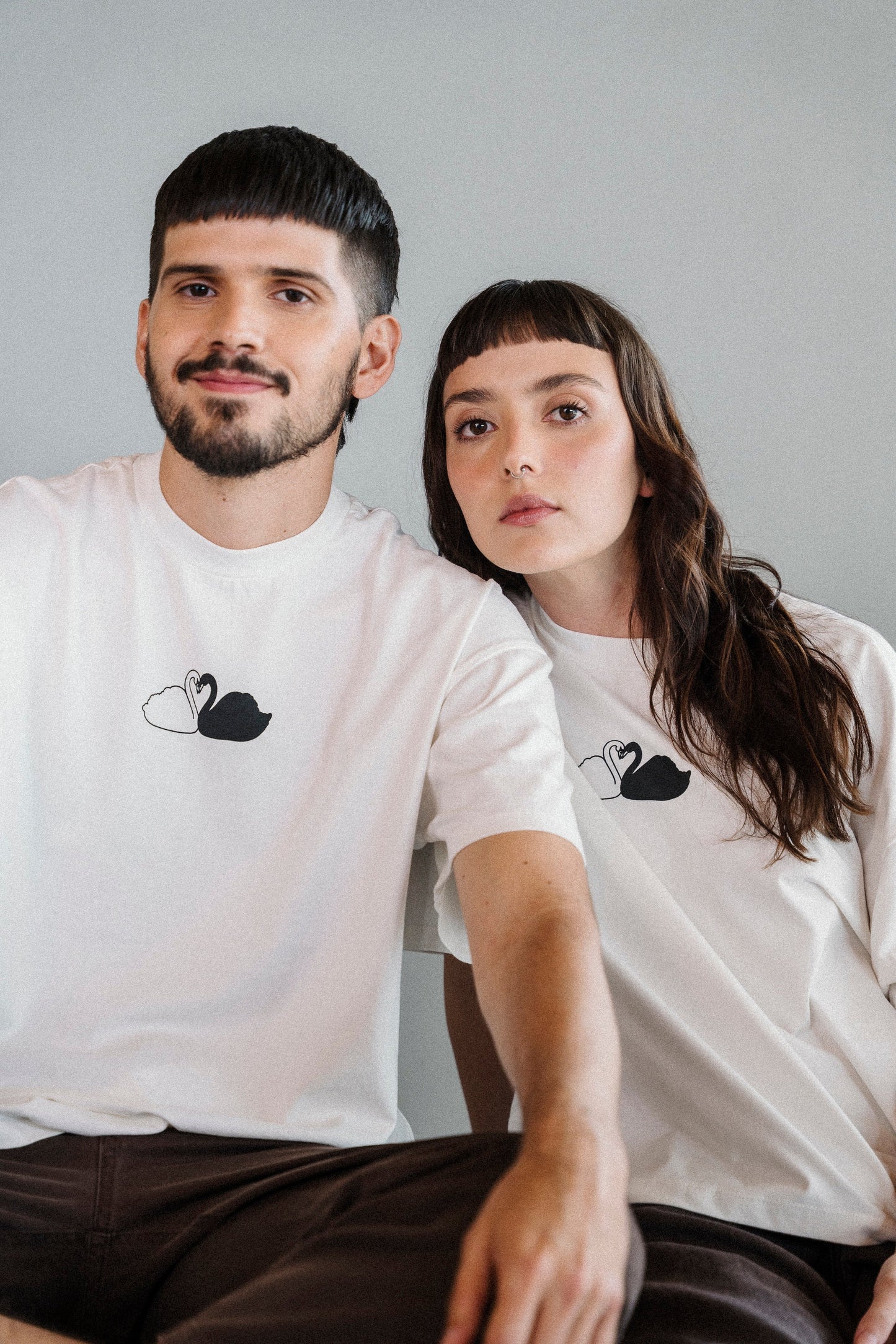 SWANS IN LOVE Unisex T-shirt